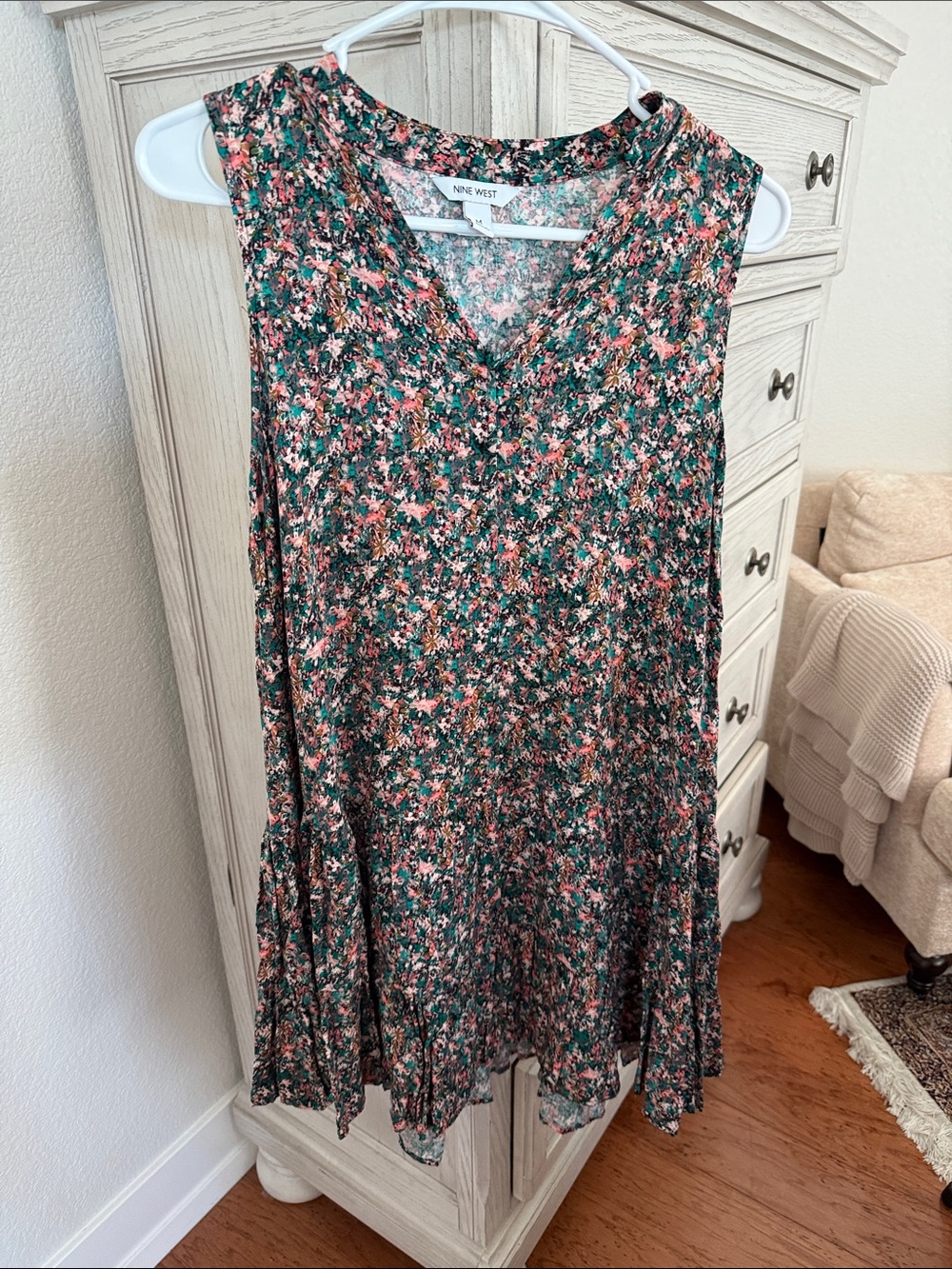 Nine West Green and Pink Floral V-Neck Sleeveless Tunic